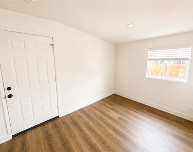 11151 Duncan Avenue - Photo Thumbnail 10
