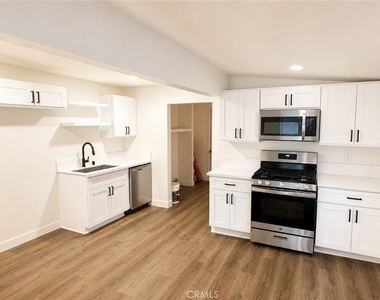 11151 Duncan Avenue - Photo Thumbnail 7