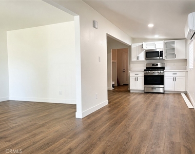 11151 Duncan Avenue - Photo Thumbnail 4