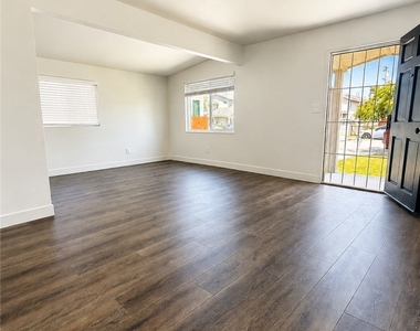 11151 Duncan Avenue - Photo Thumbnail 2