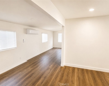 11151 Duncan Avenue - Photo Thumbnail 9