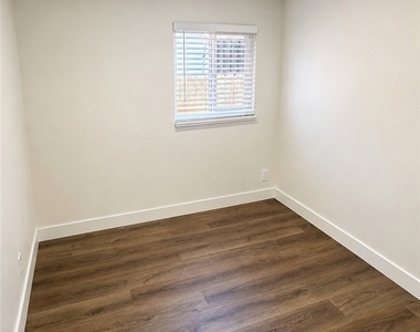 11151 Duncan Avenue - Photo Thumbnail 11