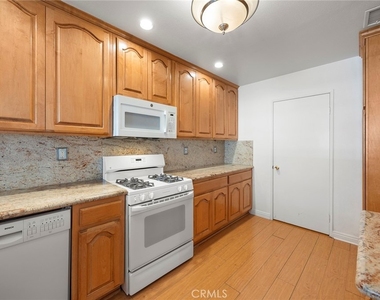 2260 Indigo Hills Drive - Photo Thumbnail 5