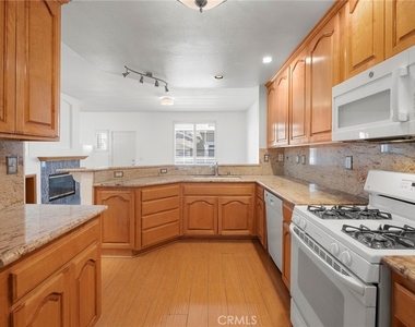 2260 Indigo Hills Drive - Photo Thumbnail 6