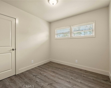 443 S Devon - Photo Thumbnail 7