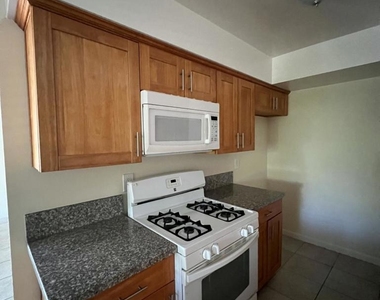 645 Marion Place - Photo Thumbnail 16