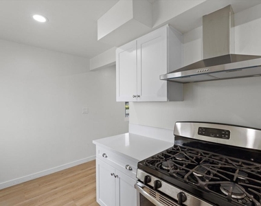 624 Silver Lake Boulevard - Photo Thumbnail 4
