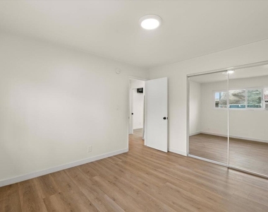 624 Silver Lake Boulevard - Photo Thumbnail 9