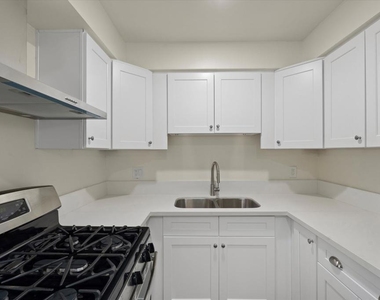624 Silver Lake Boulevard - Photo Thumbnail 3