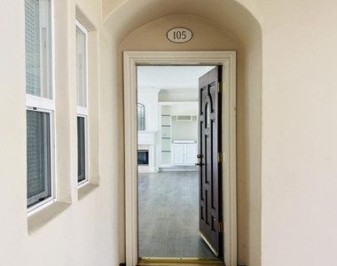 216 S Madison Avenue - Photo Thumbnail 2