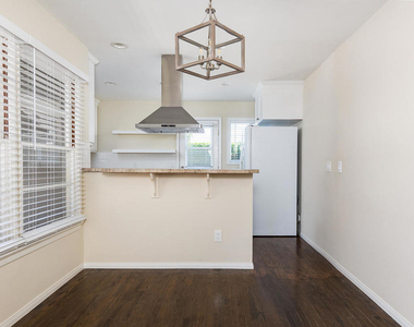 5634 Noel Drive - Photo Thumbnail 6