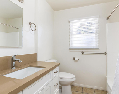 5634 Noel Drive - Photo Thumbnail 12