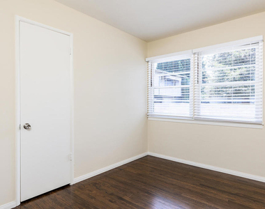 5634 Noel Drive - Photo Thumbnail 14