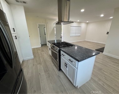 1415 E Gary Place - Photo Thumbnail 3