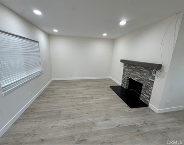 1415 E Gary Place - Photo Thumbnail 7