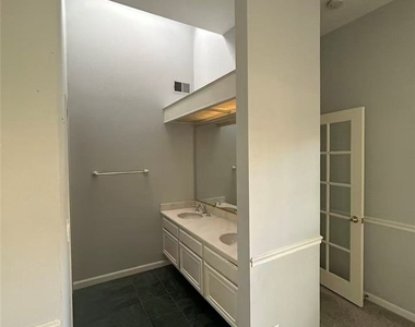 53 Dartmouth - Photo Thumbnail 12