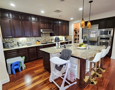 37 Rincon Way - Photo Thumbnail 2