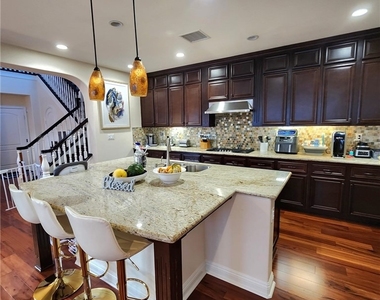 37 Rincon Way - Photo Thumbnail 1