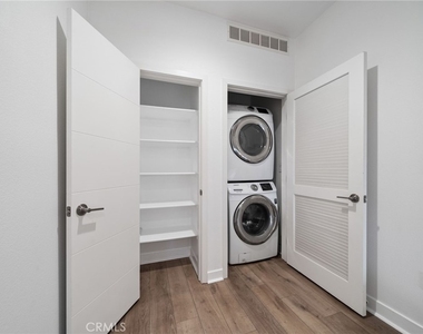 205 Elm - Photo Thumbnail 13