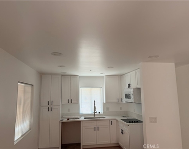 988 Valencia - Photo Thumbnail 4