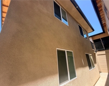 988 Valencia - Photo Thumbnail 3