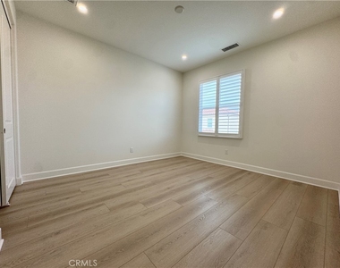 128 Hargrove - Photo Thumbnail 18