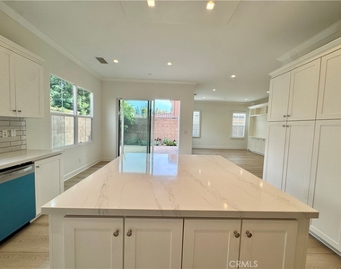 128 Hargrove - Photo Thumbnail 8