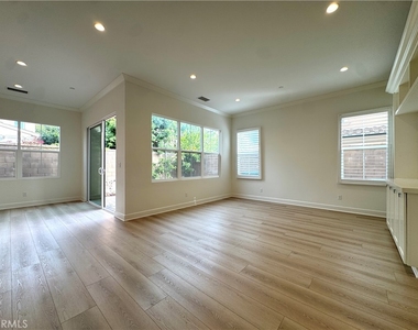 128 Hargrove - Photo Thumbnail 2