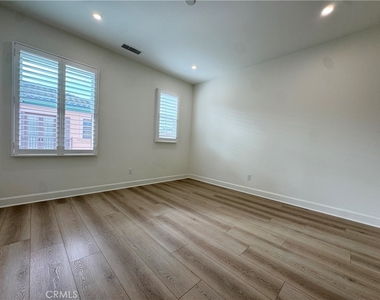 128 Hargrove - Photo Thumbnail 19