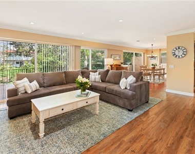 314 Avenida Cumbre - Photo Thumbnail 11