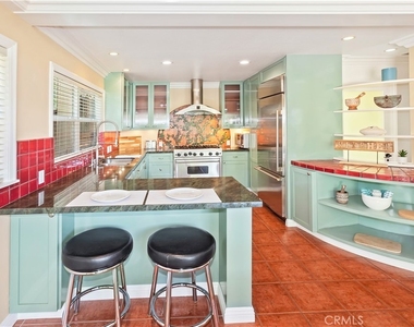 314 Avenida Cumbre - Photo Thumbnail 8