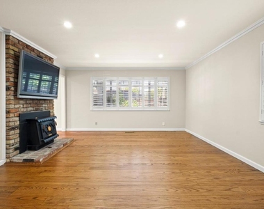 5525 Amby Drive - Photo Thumbnail 10