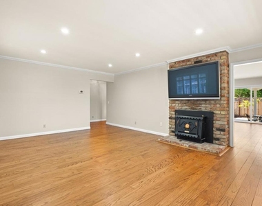 5525 Amby Drive - Photo Thumbnail 9