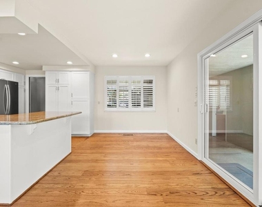 5525 Amby Drive - Photo Thumbnail 7