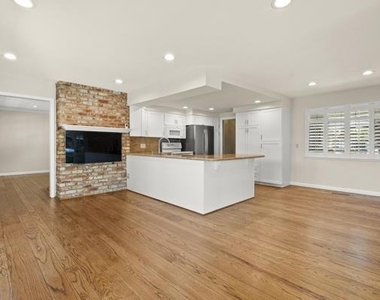 5525 Amby Drive - Photo Thumbnail 4