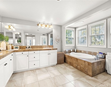 17 Regents Park - Photo Thumbnail 21