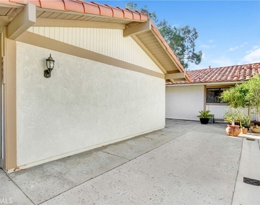 8024 Valle Vista Drive - Photo Thumbnail 15
