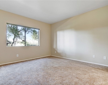 8024 Valle Vista Drive - Photo Thumbnail 12
