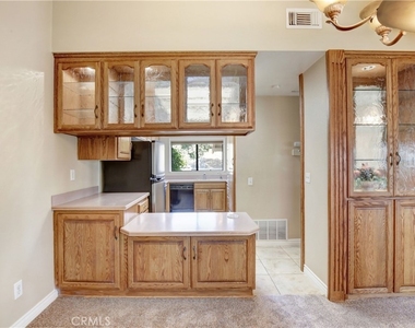 8024 Valle Vista Drive - Photo Thumbnail 6