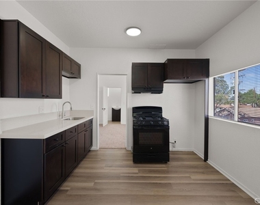 927 Orange Street - Photo Thumbnail 5