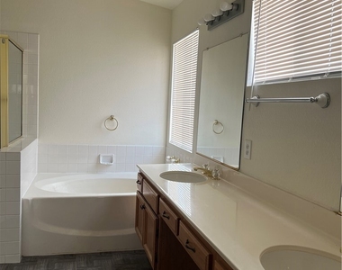 15375 Fremont Drive - Photo Thumbnail 8