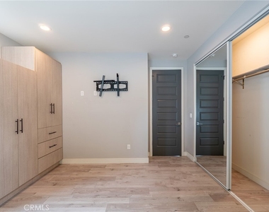 6938 Peach Avenue - Photo Thumbnail 12