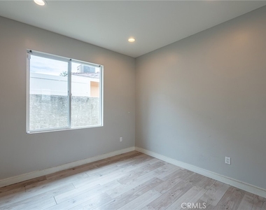 6938 Peach Avenue - Photo Thumbnail 18