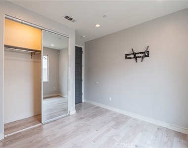6938 Peach Avenue - Photo Thumbnail 19