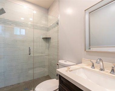 6938 Peach Avenue - Photo Thumbnail 14