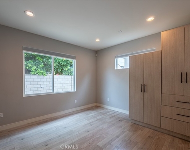 6938 Peach Avenue - Photo Thumbnail 10