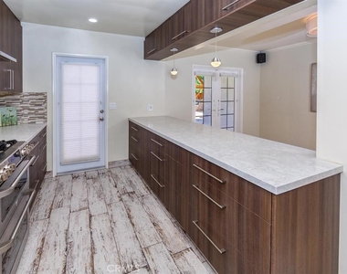 3960 Mayfield Avenue - Photo Thumbnail 5