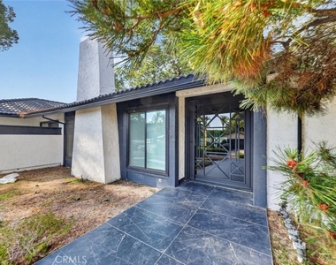 20001 Hiawatha Street - Photo Thumbnail 3