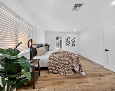 20001 Hiawatha Street - Photo Thumbnail 48