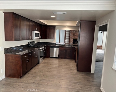 122 Fulton Way - Photo Thumbnail 1